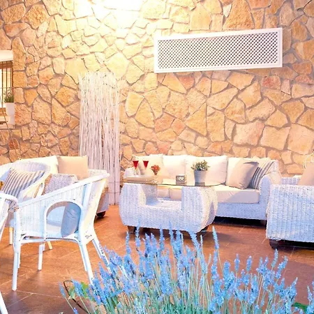 Spacious In Trabal With Private Pool And Jacuzzi 980 M²