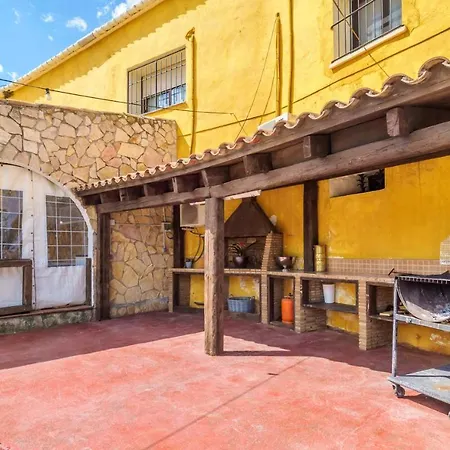 Spacious In Trabal With Private Pool And Jacuzzi 980 M²