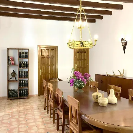 Spacious In Trabal With Private Pool And Jacuzzi 980 M²