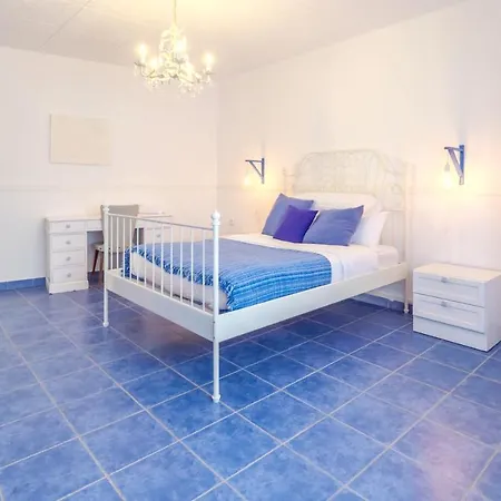 Spacious In Trabal With Private Pool And Jacuzzi 980 M² Vila Can Trabal