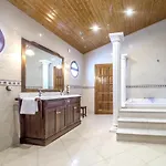 Willa Spacious In Trabal With Private Pool And Jacuzzi 980 M²