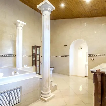 Villa Spacious In Trabal With Private Pool And Jacuzzi 980 M² *