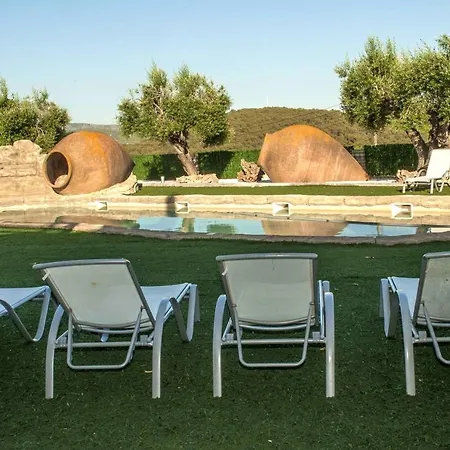 Villa Spacious In Trabal With Private Pool And Jacuzzi 980 M²