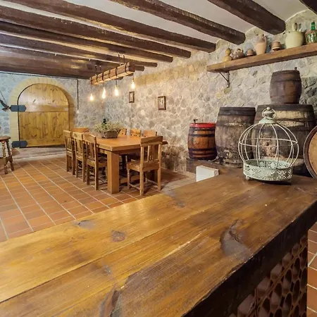 Spacious In Trabal With Private Pool And Jacuzzi 980 M²