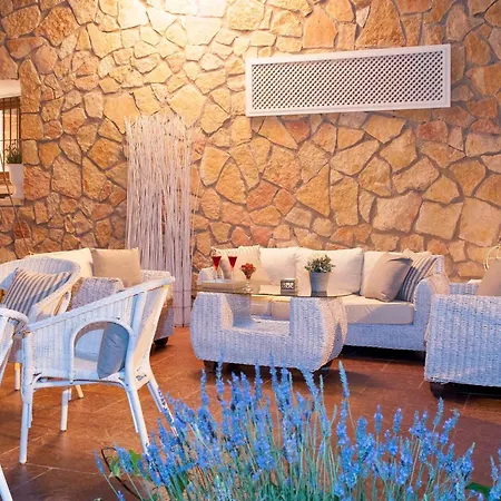 Villa Spacious In Trabal With Private Pool And Jacuzzi 980 M²