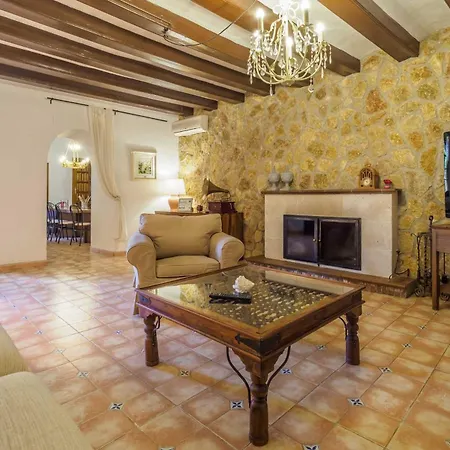 Spacious In Trabal With Private Pool And Jacuzzi 980 M² Villa *