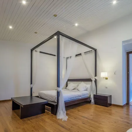 Spacious In Trabal With Private Pool And Jacuzzi 980 M² Villa