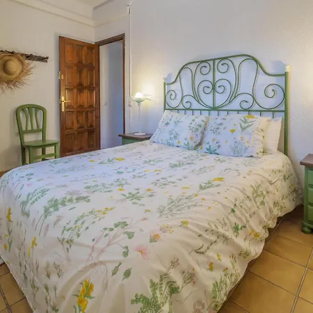 Spacious In Trabal With Private Pool And Jacuzzi 980 M² *