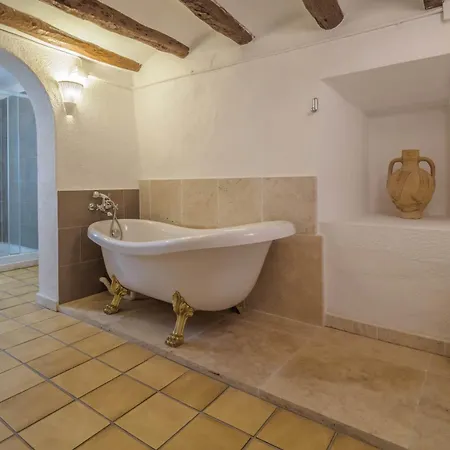 Spacious In Trabal With Private Pool And Jacuzzi 980 M²
