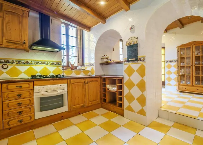 Spacious In Trabal With Private Pool And Jacuzzi 980 M²