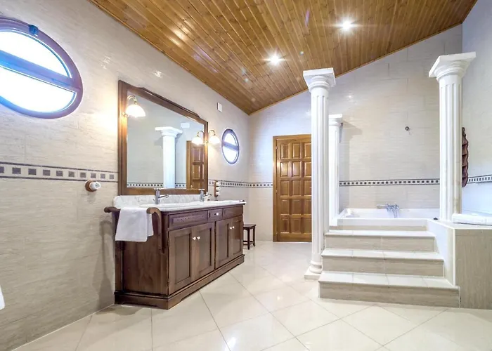 Villa Spacious In Trabal With Private Pool And Jacuzzi 980 M²